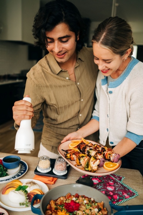 MŁYNEK ELEKTRYCZNY DO SOLI PIEPRZU PRZYPRAW+2 POJEMNIKI FINAMILL BIAŁY USB