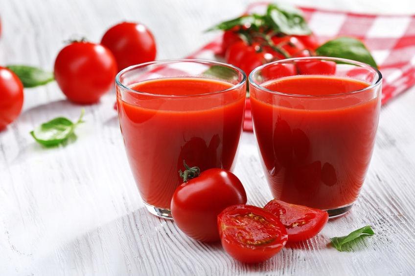 Sok pomidorowy – przepis na sok z wyciskarki i blendera